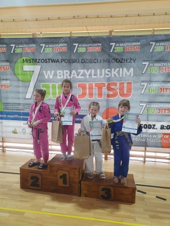 Hania Dąbrowska i Laura Darek na podium