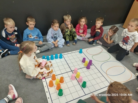 „Kodowanie na dywanie” – nauka przez zabawę w grupie 0A