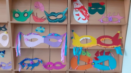 Kreatywny Karnawał w Bibliotece: Tworzymy magiczne maski!