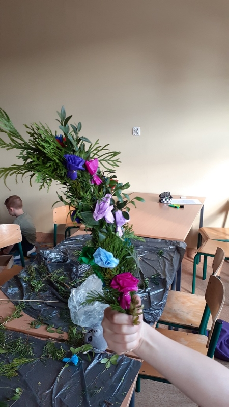 Palmy uczniów klas drugich - Kolorowe tradycje w naszej świetlicy