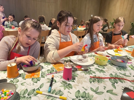 Klasy 3 na warsztatach wielkanocnych w „Adelci”