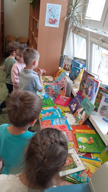 Tajemnice biblioteki odkryte! Lekcja biblioteczna dla zerówek z okazji Dnia Bibliotekarza 
