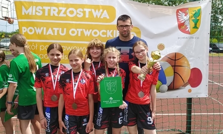 Brązowy medal Mistrzostw Powiatu Otwockiego w Trójboju Lekkoatletycznym w kategorii dziewcząt